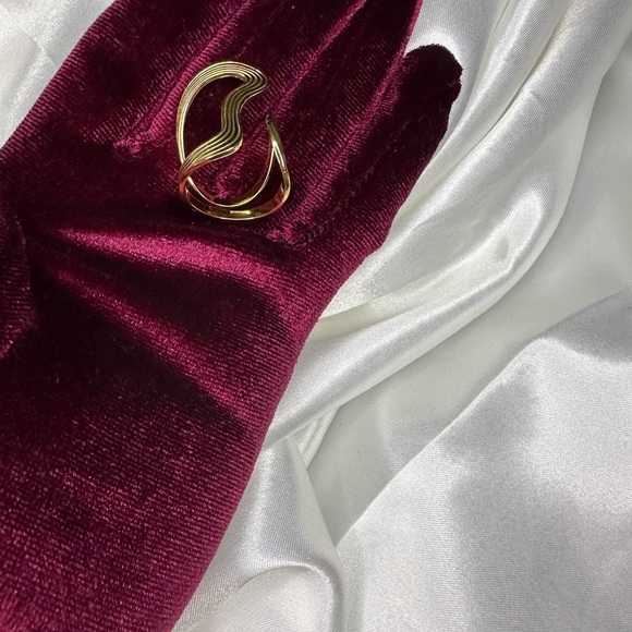 ZARA stillness Gold-Toned Wave Ring - Picture 5 of 12